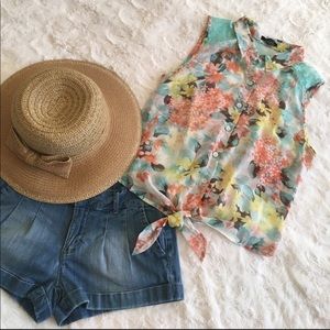 Sleeveless floral tie up blouse